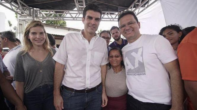 O governador Helder Barbalho e o vice-governador, Lúcio Vale, inauguraram neste sábado (23) a segunda agência do Banco do Estado do Pará (Banpará) em 80 dias de governo, dessa vez no município de Porto de Moz, no oeste paraense. 

FOTO: MARCO SANTOS / AG. PARÁ
DATA: 23.03.3029
PORTO DE MOZ - PARÁ <div class='credito_fotos'>Foto: Marco Santos / Ag. Pará   |   <a href='/midias/2019/originais/a47fcec9-110a-4252-90dc-18b2bec055a7.jpg' download><i class='fa-solid fa-download'></i> Download</a></div>