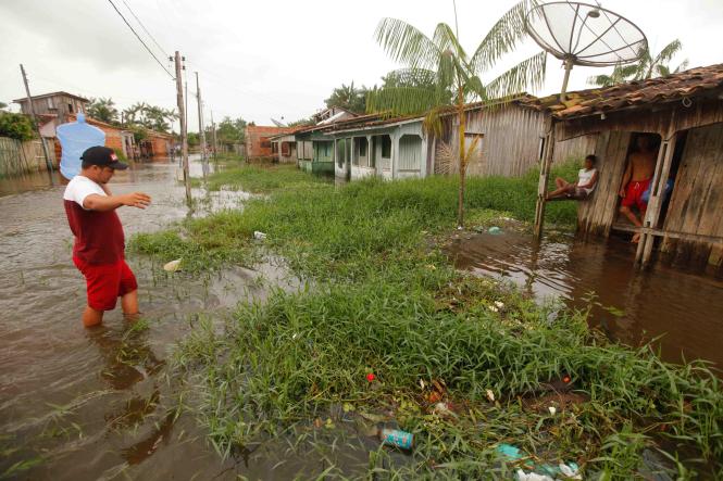 A Defesa Civil do Estado já está no município de São Domingos do Capim, no nordeste do Pará, que foi atingido por forte alagamento desde a última quinta-feira (21). 

FOTO: MAYCON NUNES / AGÊNCIA PARÁ
DATA: 23.03.2019
SÃO DOMINGOS DO CAPIM - PARÁ <div class='credito_fotos'>Foto: Maycon Nunes / Ag. Pará   |   <a href='/midias/2019/originais/a491ee48-3706-403a-852f-c4dab0cdc7cd.jpg' download><i class='fa-solid fa-download'></i> Download</a></div>
