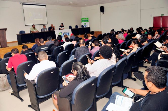 Belém sedia até esta quinta-feira (18), a Oficina Macrorregional Norte sobre Orçamento e Financiamento do Sistema Único de Saúde (SUS), realizada pelo Conselho Nacional de Saúde (CNS). O evento começou nesta quarta-feira (17), no auditório do Instituto de Gestão Previdenciária do Estado do Pará (Igeprev), e conta com a participação de conselheiros estaduais e municipais dos estados do Acre, Amapá, Amazonas, Pará, Rondônia, Roraima e Tocantins.

FOTO: JOSÉ PANTOJA / ASCOM SESPA
DATA: 17.04.2019
BELÉM - PARÁ <div class='credito_fotos'>Foto: José Pantoja/ Sespa   |   <a href='/midias/2019/originais/a49cdff8-7d58-4911-a552-ceb07873c8ad.jpg' download><i class='fa-solid fa-download'></i> Download</a></div>