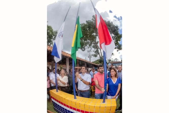 Na manhã desta sexta-feira (17), o governador do Estado, Helder Barbalho, reinaugurou a Escola Estadual de Ensino Fundamental e Médio Manoel Lobato, em Primavera, região bragantina. A unidade de ensino foi reformada e ampliada com recursos de mais de R$ 1.700 milhão, que foram financiados pelo Banco Interamericano de Desenvolvimento (Bid).

FOTO: MARCO SANTOS / AGÊNCIA PARÁ
DATA: 17.05.2019
PRIMAVERA - PARÁ <div class='credito_fotos'>Foto: Marco Santos / Ag. Pará   |   <a href='/midias/2019/originais/a4e76c11-579c-464b-9fd4-b73f0cb9e3db.jpg' download><i class='fa-solid fa-download'></i> Download</a></div>