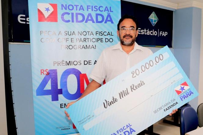 A Secretaria de Estado da Fazenda (Sefa) realizou na noite desta terça-feira (26) a entrega dos prêmios do 26º sorteio do Programa Nota Fiscal Cidadã, de estímulo à cidadania fiscal, durante evento na Faculdade Estácio FAP, em Belém.

FOTO: RICARDO AMANAJÁS / AGÊNCIA PARÁ
DATA: 26.03.2019
BELÉM - PARÁ <div class='credito_fotos'>Foto: Ricardo Amanajás / Ag. Pará   |   <a href='/midias/2019/originais/a4f47241-747f-4c56-ad28-4e282eb3f01c.jpg' download><i class='fa-solid fa-download'></i> Download</a></div>