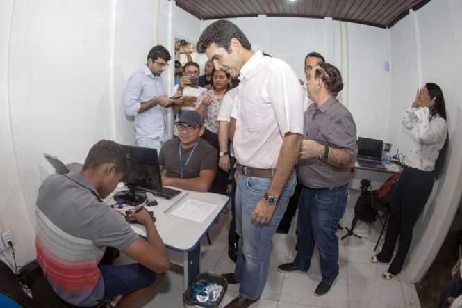 Os moradores de Paragominas contam agora com um núcleo regional da Secretaria de Estado de Justiça e Direitos Humanos (Sejudh), para emissão gratuita das Carteiras de Identidade e Trabalho. O Polo que foi inaugurado nesta sexta-feira (24), contou com a presença do Governador do Estado do Pará, Helder Barbalho, do Prefeito municipal de Paragominas, Paulo Tocantins e diversas autoridades estaduais e municipais. Ainda no município, o chefe do poder executivo visitou a feira de agronegócios Show Agro.

FOTO: MARCO SANTOS / AGÊNCIA PARÁ
DATA: 24.05.2019
PARAGOMINAS - PARÁ <div class='credito_fotos'>Foto: Marco Santos / Ag. Pará   |   <a href='/midias/2019/originais/a63316e7-cb6c-4adc-9e2a-12610ca368c3.jpg' download><i class='fa-solid fa-download'></i> Download</a></div>