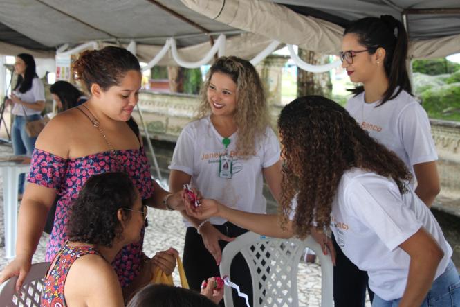 Cuidar da saúde mental ainda é um desafio para um País que é o campeão de casos de depressão na América Latina, de acordo com dados da Organização Mundial de Saúde (OMS). Por isso, em 2014, foi iniciada a campanha “Janeiro Branco” que se dedica a colocar o tema em evidência nacionalmente e alertar as pessoas para a importância de cuidar da saúde mental. Em Belém, os Hospitais Público Estadual Galileu, Oncológico Infantil e Metropolitano de Urgência e Emergência se uniram para realizar uma programação especial sobre o tema na praça Batista Campos, no dia 26/1.

FOTO: DIVULGAÇÃO / 
DATA: 30.01.2019
BELÉM - PARÁ <div class='credito_fotos'>Foto: Divulgação   |   <a href='/midias/2019/originais/a685bde8-5b83-41e6-b04d-b0e240ec1454.jpg' download><i class='fa-solid fa-download'></i> Download</a></div>