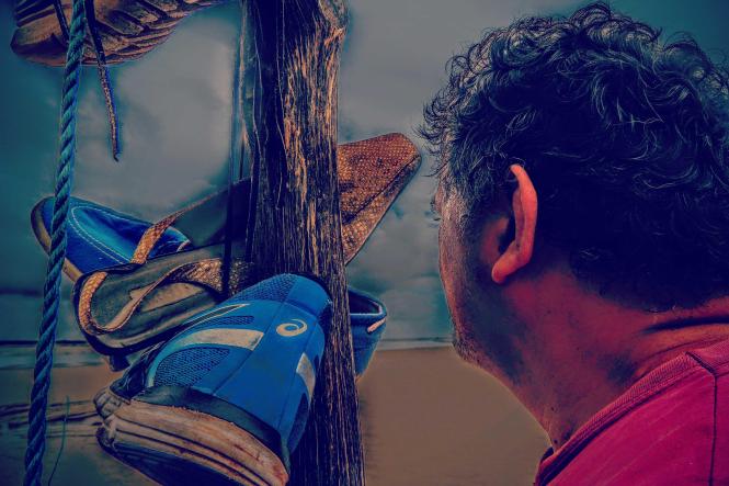 "Durante a vida toda eu tentei encontrar meu outro lado do sapato. E no final, descobri que não preciso do outro lado, porque tenho os pés livres". A frase inicia o espetáculo solo MUKT PAIER, que na língua indiana significa pés livres, que será apresentado hoje (28), às 19h, no Teatro Gosômetro, dentro da 1ª Mostra de Teatro "Nilza Maria", promovida pelo Governo do Pará, por meio da Secretaria de Estado de Cultura (Secult).

FOTO: ASCOM / SECULT
DATA: 28.03.2019
BELÉM - PA <div class='credito_fotos'>Foto: ASCOM / SECULT   |   <a href='/midias/2019/originais/a6eadc15-806f-4c16-b310-a52c6a66a068.jpg' download><i class='fa-solid fa-download'></i> Download</a></div>