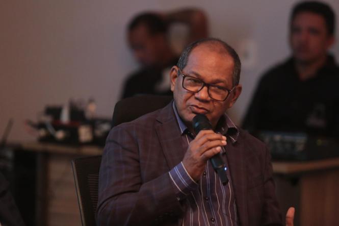 O Governo do Estado do Pará deu início, nesta terça-feira (15), à obra de requalificação da BR-316, que vai promover uma mudança radical naquela que é considerada como a principal via de entrada e saída da capital paraense. Inicialmente, os trabalhos – que se estenderão por um trecho de 10,8 quilômetros, do Entroncamento até Marituba, e envolverão também a implantação de pistas exclusivas para os ônibus, o chamado BRT Metropolitano – vão priorizar a remoção das interferências (como postes e redes mantidas pela concessionária de energia elétrica e empresas de telecomunições) localizadas próximas aos pontos escolhidos para a construção das 13 estações de passageiros e das onze passarelas de pedestres. Também será realizado o início da implantação dos terminais de integração de Ananindeua, Marituba e do Centro de Operações de todo o sistema, a ser erguido na avenida Augusto Montenegro, ao lado da sede do Comando Geral da Polícia Militar do Pará. 

FOTO: MARCO SANTOS/AGÊNCIA PARÁ
DATA: 16.01.2019
BELÉM - PARÁ <div class='credito_fotos'>Foto: Marco Santos / Ag. Pará   |   <a href='/midias/2019/originais/a76cc194-f755-4797-8a07-ae36898c980c.jpg' download><i class='fa-solid fa-download'></i> Download</a></div>