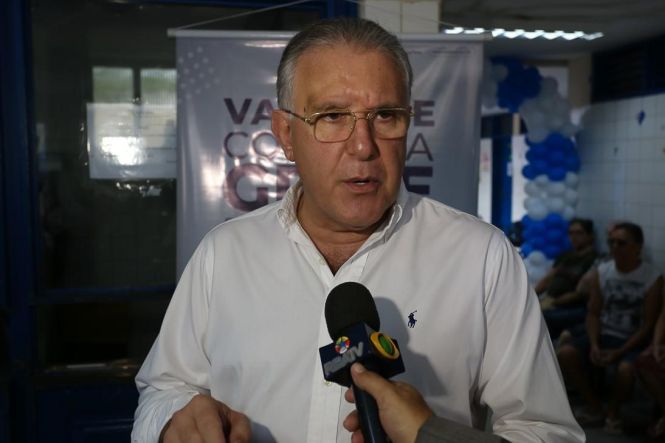 O governador Helder Barbalho e o secretário de Estado de Saúde, Alberto Beltrame, participaram do Dia D de Mobilização da Campanha de Vacinação contra a Gripe, que acontece neste sábado (4), até às 17h, em todas as unidades de saúde dos 144 municípios do Pará.
NA FOTO: ALBERTO BELTRAME 

FOTO: WAGNER SANTANA / AG. PARÁ
DATA: 04.05.2019
BELÉM - PARÁ <div class='credito_fotos'>Foto: Wagner Santana / Ag. Pará   |   <a href='/midias/2019/originais/a7aa7968-5f5f-4ef2-badd-bdd754894c62.jpg' download><i class='fa-solid fa-download'></i> Download</a></div>