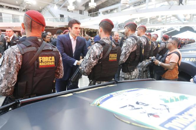 A partir desta segunda-feira (25), 200 agentes da Força Nacional já estão reforçando a segurança pública em cinco bairros de Belém (Guamá, Jurunas, Terra Firme, Cabanagem e Benguí), e em áreas críticas dos municípios de Ananindeua e Marituba. O pontapé inicial da operação “Nazaré” – uma homenagem à padroeira do Pará – foi dado no final da tarde pelo governador do Estado, Helder Barbalho, em cerimônia realizada no Hangar Centro de Convenções. De lá, as 44 viaturas da corporação seguiram para dar início às atividades ostensivas, a serem realizadas em parceria com o sistema estadual de segurança, pelo prazo inicial de 90 dias, que podem ser prorrogados por igual período, de acordo com a necessidade.

FOTO: MARCELO SEABRA / AGÊNCIA PARÁ
DATA: 25.03.2019
BELÉM - PA <div class='credito_fotos'>Foto: Marcelo Seabra / Ag. Pará   |   <a href='/midias/2019/originais/a857cbbf-0d8b-47f5-94b5-a8c380a2d9ad.jpg' download><i class='fa-solid fa-download'></i> Download</a></div>