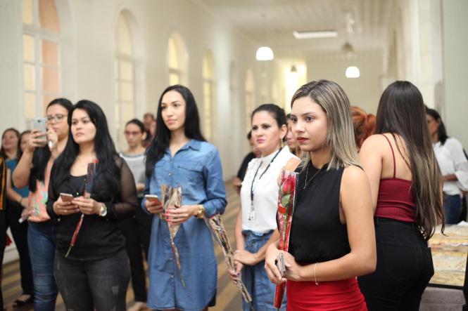Belém Pará. Local, Sejudh. A Secretaria de Estado de Justiça e Direitos Humanos (Sejudh) realizou ação de cidadania, com a emissão das carteiras de identidade e trabalho para população feminina, na manhã de hoje (8), em alusão ao Dia Internacional da Mulher. Paralelamente, promoveu tratamento estético e apresentações culturais com artistas locais para os públicos interno e externo. 

Foto: Wagner Almeida/ Sejudh 
DATA: 08.03.2019
BELÉM - PARÁ <div class='credito_fotos'>Foto: Wagner Almeida/ Ascom Sejudh   |   <a href='/midias/2019/originais/a8b02525-ff18-435d-847e-8414d441d019.jpg' download><i class='fa-solid fa-download'></i> Download</a></div>