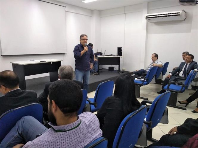 A assinatura de um convênio técnico entre o Sebrae e o Governo do Pará, por meio da Secretaria de Estado de Desenvolvimento Econômico (Sedeme) para ações conjuntas em prol do segmento das micros e pequenas empresas estaduais, marcou a 1ª reunião do Fórum das Microempresas e Empresas de Pequeno Porte do Estado do Pará (Femep).

FOTO: VALÉRIA NASCIMENTO
DATA: 05.05.2019
BELÉM -PARÁ <div class='credito_fotos'>Foto: Valéria Nascimento    |   <a href='/midias/2019/originais/a8d00f22-778b-4f75-96f4-991467207bcb.jpg' download><i class='fa-solid fa-download'></i> Download</a></div>