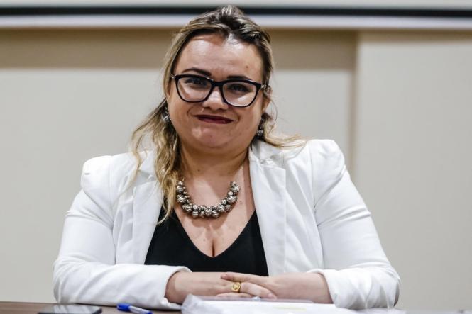 As premissas e metas fiscais que deverão ser estabelecidas pela Lei de Diretrizes Orçamentárias (LDO) 2020 foram discutidas, na manhã desta terça-feira (16), durante audiência pública realizada pela Secretaria de Estado de Planejamento (Seplan). A oitiva, realizada no auditório do Instituto de Gestão Previdenciária do Estado do Pará (Igeprev), reuniu quase 160 pessoas. Na ocasião, o público pode apresentar sugestões e fazer questionamentos relacionados ao projeto de lei.
Na foto Josinelia Raiol.

FOTO: MAYCON NUNES / AGÊNCIA PARÁ
DATA: 16.04.2019
BELÉM - PARÁ <div class='credito_fotos'>Foto: Maycon Nunes / Ag. Pará   |   <a href='/midias/2019/originais/aa767c9a-bfe6-4a0b-be29-e1744fd1100e.jpg' download><i class='fa-solid fa-download'></i> Download</a></div>