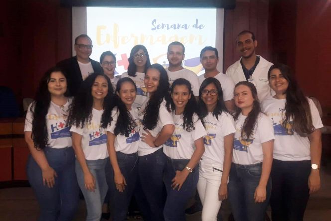 O hospital Ophir Loyola encerra nesta sexta-feira (17) a programação pela 80ª Semana Brasileira de Enfermagem (SBEn). Este ano, o tema central “Os desafios da enfermagem para uma prática com equidade”, promove uma reflexão sobre o direito universal à saúde e a atuação profissional, que abrange a justiça social e a promoção da igualdade na assistência a grupos sociais heterogêneos, considerando as diferenças de classe, gênero, geração, raça/etnia e cultura, dentre outros aspectos.

FOTO: ASCOM / OPHIR LOYOLA
DATA: 17.05.2019
BELÉM - PARÁ <div class='credito_fotos'>Foto: ASCOM / OPHIR LOYOLA   |   <a href='/midias/2019/originais/abc0a635-7d5a-4add-90b3-0ecb327ae7b9.jpg' download><i class='fa-solid fa-download'></i> Download</a></div>