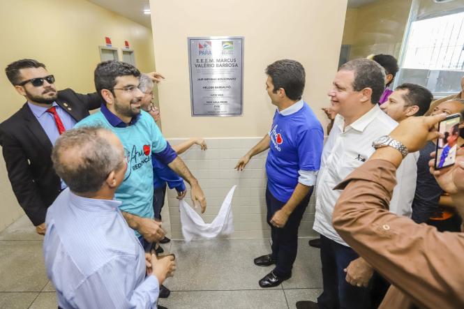 Educação foi a área priorizada em Redenção, no sul do Pará, pela agenda do programa Governo por Todo o Pará, iniciativa de descentralização da gestão estadual que leva para diferentes regiões do Estado, obras e serviços e dá voz às populações locais. A comitiva estadual chegou à cidade no fim da tarde da sexta-feira (5), depois de cumprir agenda em Marabá, Conceição do Araguaia e Bannach.

FOTO: MARCO SANTOS / AGÊNCIA PARÁ
DATA: 06.04.2019
REDENÇÃO - PA <div class='credito_fotos'>Foto: Marco Santos / Ag. Pará   |   <a href='/midias/2019/originais/abc9fb75-8d5e-4f8b-abf5-d8a2a870350b.jpg' download><i class='fa-solid fa-download'></i> Download</a></div>