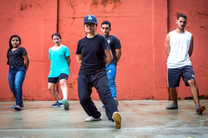 Aulas de Tai Chi Chuan, ministradas pela professora chinesa voluntária, Yang Xiaolei, na sede do Instituto Confúcio, em parceria com a Uepa, em Belém.

FOTO: NAILANA THIELY
DATA: 22.03.2019
BELÉM-PARÁ <div class='credito_fotos'>Foto: Nailana Thiely / Ascom Uepa   |   <a href='/midias/2019/originais/adb6fc1d-0b5a-4df5-bbe0-bd8f8cdb29e6.jpg' download><i class='fa-solid fa-download'></i> Download</a></div>