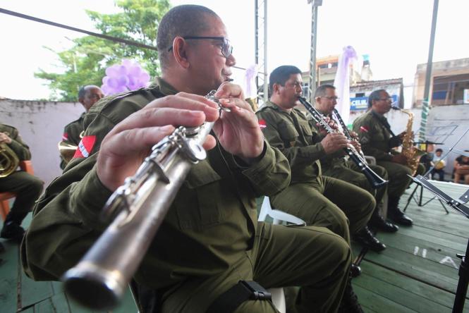 A Secretária de Saúde do Estado do Pará realizou, na manhã deste sábado (16), um evento voltado à comunidade do bairro da Terra Firme, em Belém. A ação social fez parte da programação da campanha Março Lilás, promovida pela Sespa durante este mês, no intuito de conscientizar mulheres sobre a prevenção do câncer de colo de útero.

FOTO: WAGNER SANTANA / AGÊNCIA PARÁ
DATA: 16.03.2019
BELÉM - PA
 <div class='credito_fotos'>Foto: Wagner Santana / Ag. Pará   |   <a href='/midias/2019/originais/adf9ddc2-7d57-4f1e-b115-e43114b7b902.jpg' download><i class='fa-solid fa-download'></i> Download</a></div>