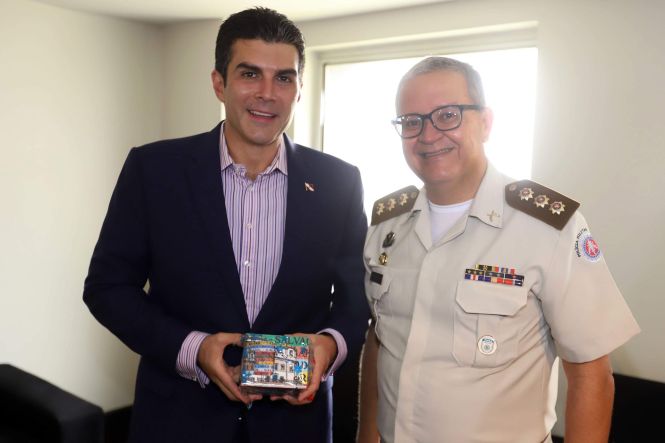 Com o objetivo de discutir as questões de segurança pública e direcioná-las para o programa de governo de Territórios de Pacificação, o Governo do Estado, por meio da Secretaria de Segurança Pública e Defesa Social do Pará (Segup), iniciou na manhã desta quinta-feira (9), o “I Seminário Internacional de Polícia Comunitária”. A programação ocorre no Hangar Centro de Convenções, em Belém.

FOTO: MARCO SANTOS / AGÊNCIA PARÁ
DATA: 09.05.2019
BELÉM - PARÁ <div class='credito_fotos'>Foto: Marco Santos / Ag. Pará   |   <a href='/midias/2019/originais/ae73badb-bcec-4b42-8ae7-fa9a3eb1c67d.jpg' download><i class='fa-solid fa-download'></i> Download</a></div>