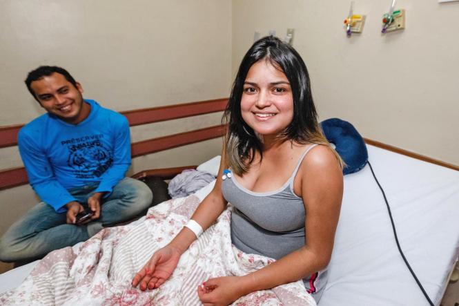 Em Belém, o Hospital Ophir Loyola, referência em transplante e tratamento renal, tem um importante espaço para a efetividade dos cuidados aos pacientes renais. Trata-se do Laboratório de Biologia Molecular, criado em 2016, único voltado para assistência hospitalar na Região Norte, cujo objetivo é identificar e quantificar os vírus que afetam e interrompem os enxertos renais dos pacientes atendidos na instituição.
NA FOTO: Francisca Karen, 26 anos

FOTO:  FERNANDO ARAÚJO / AGÊNCIA PARÁ
DATA: 15.03.2019
BELÉM - PARÁ <div class='credito_fotos'>Foto: Fernando Araújo / agência Pará   |   <a href='/midias/2019/originais/ae801147-8bb9-4042-8bb6-4cfaa1ffd242.jpg' download><i class='fa-solid fa-download'></i> Download</a></div>