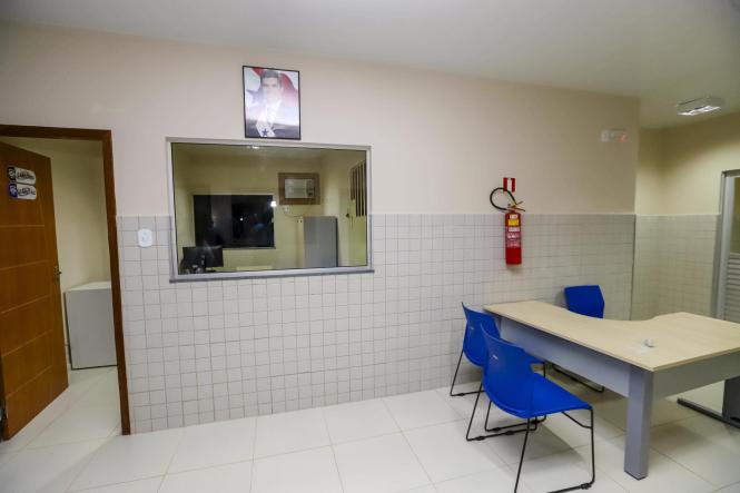 O governador Helder Barbalho inaugurou, no início da noite da sexta-feira (5), em Tucumã, a Unidade Integrada de Polícia do município, levando mais conforto e comodidade aos mais de 39 mil habitantes do lugar. A inauguração foi a última parada da comitiva do governo nas regiões sul e sudeste paraense pelo programa Governo Por todo o Pará. 

FOTO: MARCO SANTOS / AGÊNCIA PARÁ
DATA: 06.04.2019
TUCUMÃ - PA <div class='credito_fotos'>Foto: Marco Santos / Ag. Pará   |   <a href='/midias/2019/originais/aecc9c65-8053-4f2b-8c24-de9d2241a700.jpg' download><i class='fa-solid fa-download'></i> Download</a></div>