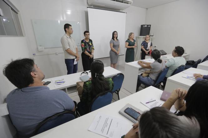 Durante a manhã da quarta-feira (20), em Santarém, a Escola de Governança do Estado iniciou o curso de “Gerência e Fiscalização de Contratos na Administração Pública”, um curso de qualificação para servidores da rede pública estadual e municipal que trabalham no setor administrativo.

FOTO: MARCO SANTOS / AGÊNCIA PARÁ
DATA: 21.03.2019
SANTARÉM - PARÁ <div class='credito_fotos'>Foto: Marco Santos / Ag. Pará   |   <a href='/midias/2019/originais/af022a92-4fc7-4b89-bc26-f67497738645.jpg' download><i class='fa-solid fa-download'></i> Download</a></div>