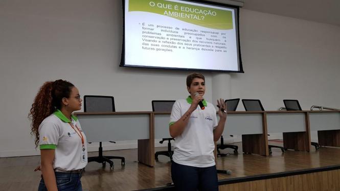 O Centro Integrado de Inclusão e Reabilitação (CIIR) firmou uma parceria com a Rede Celpa para aliar sustentabilidade e energia. Por meio do projeto Ecocelpa, a ação tem o objetivo de trocar material reciclável por bônus (descontos) na fatura de energia elétrica, incentivando a prática da coleta seletiva por parte de pessoas físicas ou empresas.

FOTO: ASCOM CIIR
DATA: 30.01.2019
BELÉM - PARA

 <div class='credito_fotos'>Foto: ASCOM CIIR   |   <a href='/midias/2019/originais/af274fd7-69bf-4ade-afbc-d18d03d05a09.jpg' download><i class='fa-solid fa-download'></i> Download</a></div>