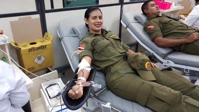 A Fundação Centro de Hemoterapia e Hematologia do Pará –Hemopa, entrou no seu terceiro dia de campanha “Folia que Salva Vidas”, com registro de 1.048 comparecimentos nos dias 16, 18 e até às 12h desta terça-feira. Essa participação do voluntariado já rendeu 784 coletas, que vão ajudar a salvar 3.136 vidas. A campanha referente ao carnaval se estenderá até este sábado 23, com apelo de doação de sangue antes de cair na folia.

FOTO: ASCOM /HEMOPA
DATA: 19.02.2019
BELÉM -PA <div class='credito_fotos'>Foto: ASCOM / HEMOPA   |   <a href='/midias/2019/originais/afcc9b1d-700b-48ff-b465-b51b9221f15f.jpg' download><i class='fa-solid fa-download'></i> Download</a></div>