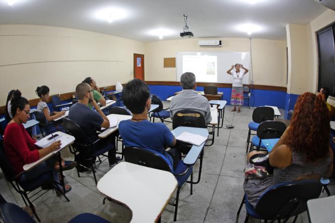 Escola de inverno do Centro de ciências Naturais e Tecnologia (CCNT), da Universidade do Estado do Pará (Uepa).

Na foto, minicurso "Etnoconhecimento, direitos socioambientais e pesquisa científica nas Unidades de Conservação". 

FOTO: NAILANA THIELY
DATA: 23.01.17
BELÉM-PARÁ <div class='credito_fotos'>Foto: Nailana Thiely / Ascom Uepa   |   <a href='/midias/2019/originais/b01fece8-c418-4a10-817a-8502427fe7e9.jpg' download><i class='fa-solid fa-download'></i> Download</a></div>