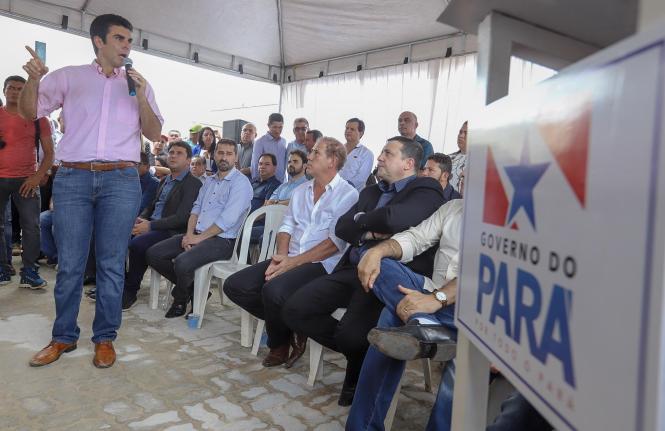 O governador do Estado, Helder Barbalho, entregou neste sábado (2), a nova delegacia do município de Jacundá e um posto de identificação no município do sudeste do Pará. O espaço passou por uma reforma completa, que foi realizada com recursos do Fundo de Investimento em Segurança Pública (FISP), com custo total de R$ 987.633,15.

FOTO: MARCO SANTOS/AG. PARÁ
DATA: 31.01.2019
JACUNDÁ - PARÁ <div class='credito_fotos'>Foto: Marco Santos / Ag. Pará   |   <a href='/midias/2019/originais/b0545bd9-c421-40b2-baf4-6cfb71406efb.jpg' download><i class='fa-solid fa-download'></i> Download</a></div>