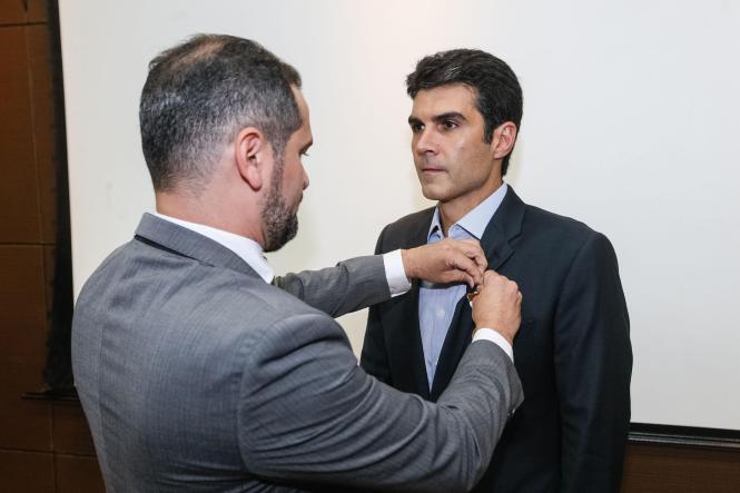 Foram empossados, nesta quinta-feira (21), no plenário da Secretaria de Estado de Segurança Pública e Defesa Social do Pará (Segup), os membros e presidente do Conselho Estadual de Segurança Pública (Consep) dando início ao trabalho do colegiado para o biênio 2019/2020. O governador do estado, Helder Barbalho, foi homenageado durante a sessão especial, por priorizar em sua gestão as questões de segurança e cidadania. Essa foi a primeira vez que um chefe de estado se fez presente em uma reunião do conselho.

FOTO: WAGNER SANTANA / AGÊNCIA PARÁ
DATA: 21.02.2019
BELÉM - PA <div class='credito_fotos'>Foto: Wagner Santana / Ag. Pará   |   <a href='/midias/2019/originais/b0910420-ed63-4594-8f30-bddfb1feccf4.jpg' download><i class='fa-solid fa-download'></i> Download</a></div>