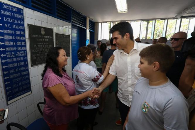 O governador Helder Barbalho e o secretário de Estado de Saúde, Alberto Beltrame, participaram do Dia D de Mobilização da Campanha de Vacinação contra a Gripe, que acontece neste sábado (4), até às 17h, em todas as unidades de saúde dos 144 municípios do Pará.

FOTO: WAGNER SANTANA / AG. PARÁ
DATA: 04.05.2019
BELÉM - PARÁ <div class='credito_fotos'>Foto: Wagner Santana / Ag. Pará   |   <a href='/midias/2019/originais/b12e0f0d-1a18-4fc2-b160-7f346a220ea2.jpg' download><i class='fa-solid fa-download'></i> Download</a></div>