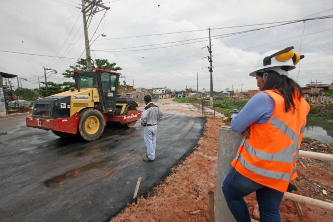 Mesmo com as obras em andamento, a população que vive às margens ou próximo ao Canal do Tucunduba já consegue perceber a melhoria na qualidade de vida. O projeto, que prevê a dragagem e revestimento total do canal, vai beneficiar milhares de moradores dos bairros do Guamá, Terra Firme, Canudos e Marco, em Belém.

FOTO: WAGNER SANTANA / AG. PARÁ
DATA: 13.02.2019
BELÉM - PARÁ <div class='credito_fotos'>Foto: Wagner Santana / Ag. Pará   |   <a href='/midias/2019/originais/b1aaaa0e-2ccd-46a9-ace8-7fc15326de73.jpg' download><i class='fa-solid fa-download'></i> Download</a></div>