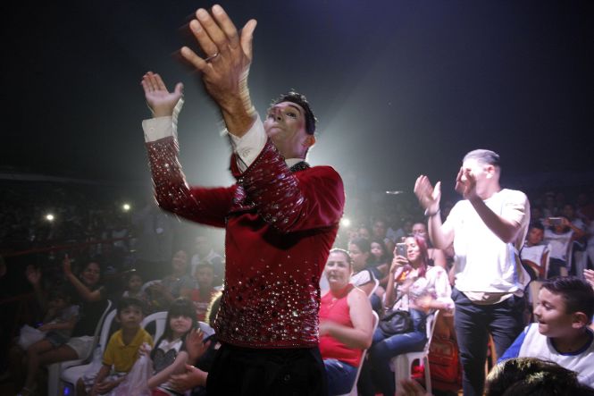 Cerca de 1.200 crianças e adolescentes atendidos pela Fundação ParáPaz na Regiao Metropolitana de Belém, Bragança e Breves participaram, nesta quarta-feira (15), de uma programação especial no Circo Mirage.

FOTO: JADER PAES / AGÊNCIA PARÁ
DATA: 16.05.2019
BELÉM - PARÁ <div class='credito_fotos'>Foto: Jader Paes / Agência Pará   |   <a href='/midias/2019/originais/b2f8c8ef-0314-4eb6-b6e6-068181042587.jpg' download><i class='fa-solid fa-download'></i> Download</a></div>