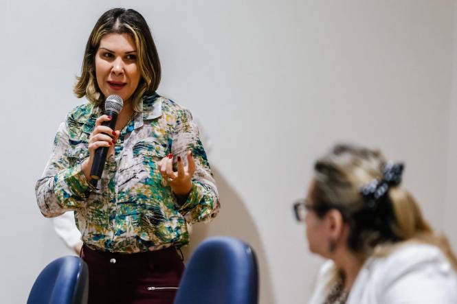 As premissas e metas fiscais que deverão ser estabelecidas pela Lei de Diretrizes Orçamentárias (LDO) 2020 foram discutidas, na manhã desta terça-feira (16), durante audiência pública realizada pela Secretaria de Estado de Planejamento (Seplan). A oitiva, realizada no auditório do Instituto de Gestão Previdenciária do Estado do Pará (Igeprev), reuniu quase 160 pessoas. Na ocasião, o público pode apresentar sugestões e fazer questionamentos relacionados ao projeto de lei.
Na foto Silane Ventramin.

FOTO: MAYCON NUNES / AGÊNCIA PARÁ
DATA: 16.04.2019
BELÉM - PARÁ <div class='credito_fotos'>Foto: Maycon Nunes / Ag. Pará   |   <a href='/midias/2019/originais/b3696057-289d-466d-9184-0f2f97560a2e.jpg' download><i class='fa-solid fa-download'></i> Download</a></div>