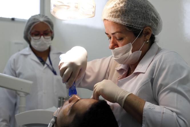 Em coletiva realizada na manhã desta terça-feira (15), na Unidade Básica de Saúde do Complexo Penitenciário de Santa Izabel, o governador do estado, Helder Barbalho garantiu que todos os internos do sistema penitenciário do Pará serão cadastrados no processo de biometria. O objetivo é permitir a devida identificação civil e administrativa para impedir a duplicidade de registros e facilitar a identificação de presos que não têm sequer documentação. A ação faz parte da Operação Opus, coordenada pela Susipe e que encerra nesta quinta-feira (17).

FOTO: AKIRA NOUMA/ASCOM SUSIPE
DATA: 16.01.2019
BELÉM - PARÁ <div class='credito_fotos'>Foto: Akira Onuma / Ascom Susipe   |   <a href='/midias/2019/originais/b3b5d058-9aae-4de3-9d45-b041aefe7e4e.jpg' download><i class='fa-solid fa-download'></i> Download</a></div>