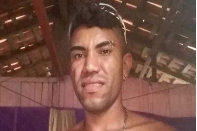 Uma operação para prender integrantes de uma organização criminosa envolvida em tráfico de drogas, no município de Nova Esperança do Piriá, no nordeste paraense, foi deflagrada pela Polícia Civil nesta sexta-feira (15). Denominada Xeque-Mate, a ação resultou em sete prisões, seis delas em cumprimento a mandados judiciais de prisão preventiva. Além das ordens de prisão, foram cumpridos mandados de busca e apreensão, e apreendidos arma de fogo e celulares.
Na foto Junior Santo (Val)

FOTO: ASCOM / POLÍCIA CIVIL
DATA: 16.03.2019
NOVA ESPERANÇA DO PIRIÁ  - PA <div class='credito_fotos'>Foto: Ascom / Polícia Civil   |   <a href='/midias/2019/originais/b4df09fa-01b2-4f56-be92-667761542440.jpg' download><i class='fa-solid fa-download'></i> Download</a></div>