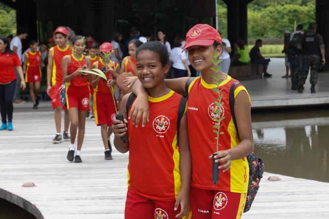 O Parque do Utinga recebeu na manhã desta segunda (25), a abertura da Semana da Festa Anual das Árvores, promovida pelo Instituto de Desenvolvimento Florestal e da Biodiversidade do Estado do Pará (Ideflor-Bio), com a presença de mais de 500 pessoas, entre parceiros e visitantes. Palestras, plantação de mudas e trilhas, sempre voltadas à educação e conscientização ambiental, fizeram parte da programação.  

FOTO: WAGNER SANTANA / AGÊNCIA PARÁ
DATA: 25.03.2019
BELÉM - PA <div class='credito_fotos'>Foto: Wagner Santana / Ag. Pará   |   <a href='/midias/2019/originais/b513adc3-cd42-42a3-84c6-b534788f744e.jpg' download><i class='fa-solid fa-download'></i> Download</a></div>