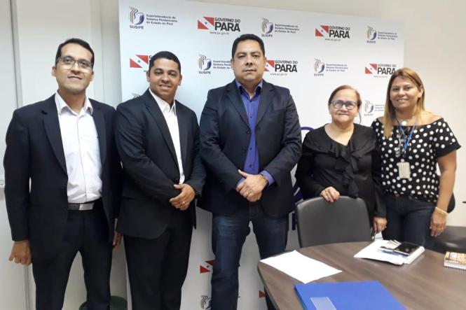 Com o objetivo de ampliar as atividades religiosas no cárcere e propor parcerias para novos projetos de reinserção social com detentos, a Superintendência do Sistema Penitenciário do Estado (Susipe) publicou uma nova portaria que regulamenta a entrada de grupos religiosos nos presídios paraenses.

FOTO: ASCOM / SUSIPE
DATA: 12.03.2019
BELÉM - PA <div class='credito_fotos'>Foto: ASCOM / SUSIPE   |   <a href='/midias/2019/originais/b54de7ba-7bd3-436e-ac7b-7a1c5f9e1e2f.jpg' download><i class='fa-solid fa-download'></i> Download</a></div>