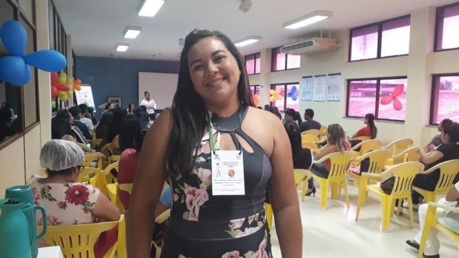 A estudante do Curso Técnico de Enfermagem da Escola Profissional Ômega, Maiara Souza Jardim, 29, foi umas das participantes. “O evento foi muito gratificante. Obtive conhecimento mais elevado por conta dos bons profissionais que aqui trabalham. O Workshop agregou muito para a minha vida profissional. É um acréscimo no meu currículo. Aprendi muitas coisas que a gente só vê rapidamente em sala de aula”, 

FOTO: ASCOM / HRPM
DATA: 17.04.2019
BELÉM - PARÁ <div class='credito_fotos'>Foto: Ascom HRPM   |   <a href='/midias/2019/originais/b60fb6aa-cfdd-4133-a3db-a6fafb03d66c.jpg' download><i class='fa-solid fa-download'></i> Download</a></div>