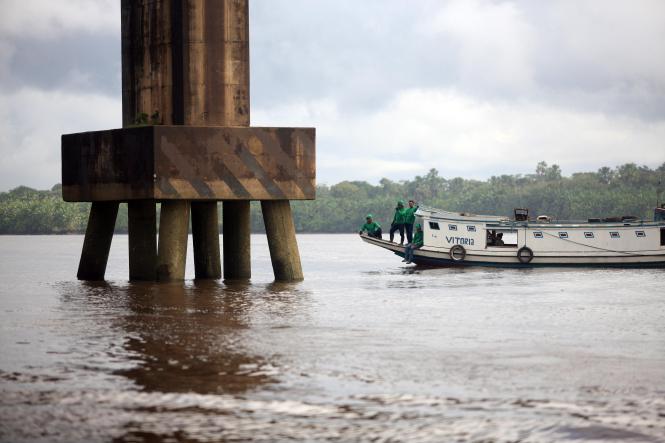 A Secretaria de Estado de Transportes (Setran) iniciou, nesta quarta-feira (6), a manutenção preventiva da ponte Rio Guamá, situada na Alça Viária (PA-483). A estrutura é a última do complexo de quatro de pontes no sentido Moju-Belém, capital do estado do Pará.

FOTO: MAYCON NUNES / AG. PARÁ
DATA: 06.02.2019
MOJU - PARÁ <div class='credito_fotos'>Foto: Maycon Nunes / Ag. Pará   |   <a href='/midias/2019/originais/b7b809b4-3bdd-4b1c-81bd-38719597f4ef.jpg' download><i class='fa-solid fa-download'></i> Download</a></div>