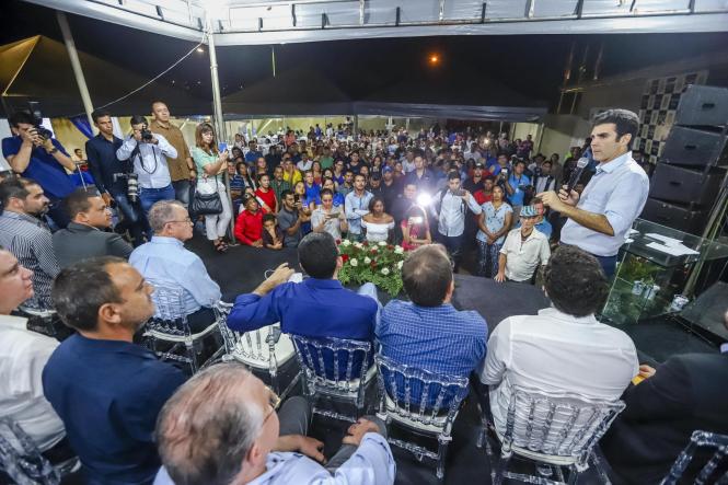 O governador Helder Barbalho inaugurou, no início da noite da sexta-feira (5), em Tucumã, a Unidade Integrada de Polícia do município, levando mais conforto e comodidade aos mais de 39 mil habitantes do lugar. A inauguração foi a última parada da comitiva do governo nas regiões sul e sudeste paraense pelo programa Governo Por todo o Pará. 

FOTO: MARCO SANTOS / AGÊNCIA PARÁ
DATA: 06.04.2019
TUCUMÃ - PA <div class='credito_fotos'>Foto: Marco Santos / Ag. Pará   |   <a href='/midias/2019/originais/b8c02385-eab7-45bc-a592-484554be0845.jpg' download><i class='fa-solid fa-download'></i> Download</a></div>