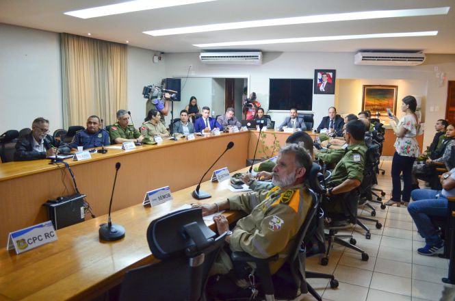 Os números da violência no Pará seguem reduzindo. Com o acréscimo de 200 militares da Força Nacional atuando na ostensividade, os crimes de furto, homicídio, latrocínio, lesão corporal seguida de morte e roubo tiveram redução, ao comparar o período de 18 de fevereiro a 24 de março, antes da chegada da Força Nacional, e 25 de março a 28 de abril, período que a FN já estava em atuação.

FOTO: ELIELSON MODESTO / ASCOM SEGUP
DATA: 30.04.2019
BELÉM - PARÁ <div class='credito_fotos'>Foto: Elielson Modesto / Ascom Segup   |   <a href='/midias/2019/originais/b9ce7c5b-ec68-4877-920c-741a315a5aac.jpg' download><i class='fa-solid fa-download'></i> Download</a></div>