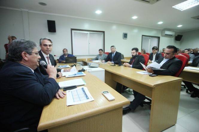 A Secretaria de Estado de Planejamento e Administração (Seplan) e a Secretaria de Estado da Fazenda (Sefa) apresentaram, em audiência pública realizada na tarde desta terça-feira (19), o balanço das despesas e receitas do Estado, no que se refere às metas fiscais do 3º quadrimestre de 2018. Os números foram apresentados no plenário da Comissão de Fiscalização Financeira e Orçamentária da Assembleia Legislativa do Estado do Pará (Alepa). Dentre os indicadores apontados, percebeu-se que, no período analisado, a receita corrente líquida do Estado apresentou um aumento de 25%, enquanto as despesas de custeio tiveram aumento 50%, gerando um déficit fiscal para o Estado.

FOTO: JADER PAES / AGÊNCIA PARÁ
DATA: 19.02.2019
BELÉM - PA <div class='credito_fotos'>Foto: JADER PAES / AGÊNCIA PA   |   <a href='/midias/2019/originais/ba68b06d-ae58-4eec-a118-f44fb044162c.jpg' download><i class='fa-solid fa-download'></i> Download</a></div>