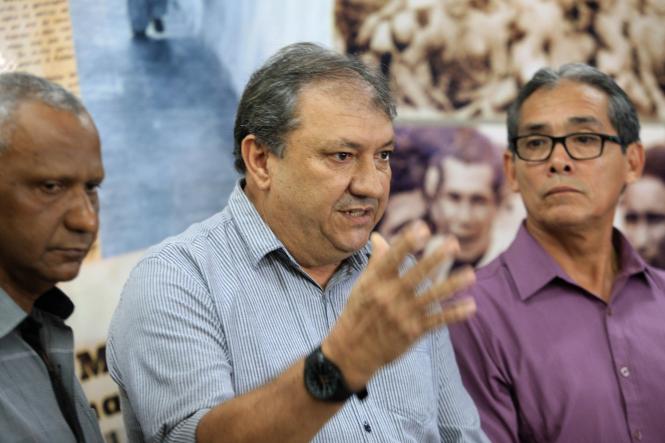 O Estádio Olímpico do Pará, o Mangueirão, será liberado de forma parcial a partir do próximo domingo (27), para a realização dos jogos do Pazarão 2019. A informação foi confirmada pelo Governo do Estado durante coletiva na manhã deste sábado (19). Na ocasião, também foi divulgado o resultado do laudo sobre o desabamento de parte da cobertura do estádio. O incidente ocorreu no último dia 9, quando uma placa de cerca de 50 centímetros desabou do teto, no lado A do estádio.Na foto, presidente da Federação Paraense de Futebol, Adelson Torres.

FOTO: SIDNEY OLIVEIRA/AGÊNCIA PARÁ
DATA: 19.01.2019
BELÉM - PARÁ
 <div class='credito_fotos'>Foto: Sidney Oliveira/Ag. Pará   |   <a href='/midias/2019/originais/bb0637bd-86c1-4fc5-a520-d4c5b7f6e907.jpg' download><i class='fa-solid fa-download'></i> Download</a></div>