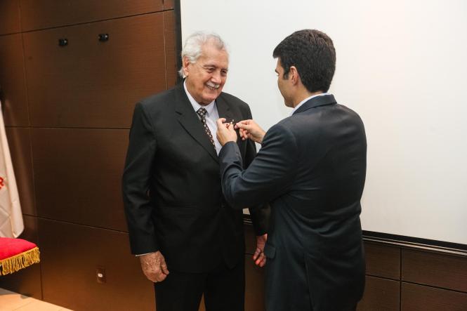 Foram empossados, nesta quinta-feira (21), no plenário da Secretaria de Estado de Segurança Pública e Defesa Social do Pará (Segup), os membros e presidente do Conselho Estadual de Segurança Pública (Consep) dando início ao trabalho do colegiado para o biênio 2019/2020. O governador do estado, Helder Barbalho, foi homenageado durante a sessão especial, por priorizar em sua gestão as questões de segurança e cidadania. Essa foi a primeira vez que um chefe de estado se fez presente em uma reunião do conselho.

FOTO: WAGNER SANTANA / AGÊNCIA PARÁ
DATA: 21.02.2019
BELÉM - PA <div class='credito_fotos'>Foto: Wagner Santana / Ag. Pará   |   <a href='/midias/2019/originais/bbb4c61d-be4c-48ba-b8cf-e0db4921419c.jpg' download><i class='fa-solid fa-download'></i> Download</a></div>