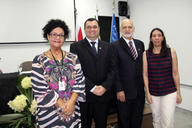 A Fundação de Ciência e Tecnologia Guamá, organização social responsável pela gestão do Parque de Ciência e Tecnologia Guamá, realizou na quinta-feira (17), a cerimônia de posse de sua nova diretoria executiva, eleita pelo conselho curador da instituição para o triênio 2019/2021. O evento foi realizado no auditório do prédio "Espaço Inovação", em Belém. Mais de 100 pessoas, entre autoridades do governo, da comunidade acadêmica e representantes do ecossistema de inovação do estado do Pará participaram do evento.Na foto,  Alessandra Gomes, do Inpe, Rodrigo Quites Reis, Arnaldo José de Miranda e Ana Albernaz, diretora do Museu Paraense Emilio Goeldi.

FOTO: ADIWALDO SIQUEIRA/DIVULGAÇÃO
DATA: 18.01.2019
BELÉM - PARÁ <div class='credito_fotos'>Foto: Adiwaldo Siqueira/divulgação   |   <a href='/midias/2019/originais/bbea0b8f-4fd6-4dae-b30b-9ef77282e200.jpg' download><i class='fa-solid fa-download'></i> Download</a></div>