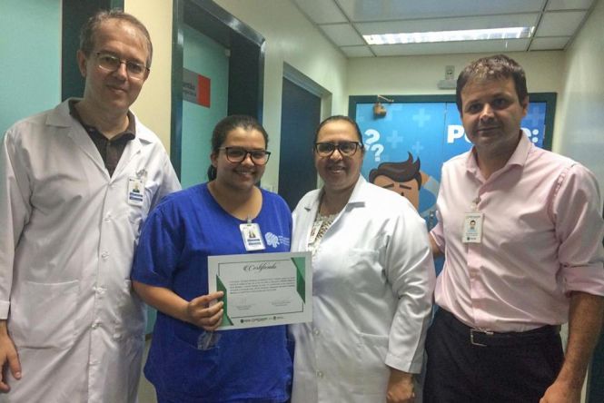Um dos 119 integrantes do projeto "Melhorando a Segurança do Paciente em Larga Escala no Brasil", promovido pelo Ministério da Saúde, o Hospital Regional do Sudeste do Pará - Dr. Geraldo Veloso (HRSP), em Marabá (PA), recebe nesta semana a visita de enfermeiras do Hospital Moinhos de Vento, do Rio Grande do Sul (RS). 

FOTO: ASCOM / HRSP
DATA: 16.05.2019
MARABÁ - PARÁ <div class='credito_fotos'>Foto: ASCOM HRSP   |   <a href='/midias/2019/originais/bc69555b-43e5-4c9a-85b7-b9a7ceac8b4f.jpg' download><i class='fa-solid fa-download'></i> Download</a></div>