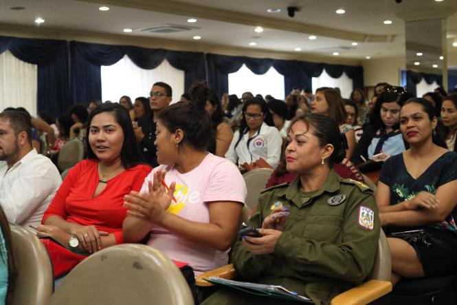 O Governo do Estado, por meio da Secretaria de Justiça e Direitos Humanos, abriu a programação alusiva ao Dia da Mulher no Estado, com um seminário sobre feminicídio, no Fórum Cível de Belém, na manhã de hoje (1º).

FOTO: WAGNER ALMEIDA / ASCOM SEJUDH
DATA: 01.03.2019
BELÉM - PA <div class='credito_fotos'>Foto: Wagner Almeida/ Ascom Sejudh   |   <a href='/midias/2019/originais/bd3f5645-957e-435a-a86b-b9dace854876.jpg' download><i class='fa-solid fa-download'></i> Download</a></div>