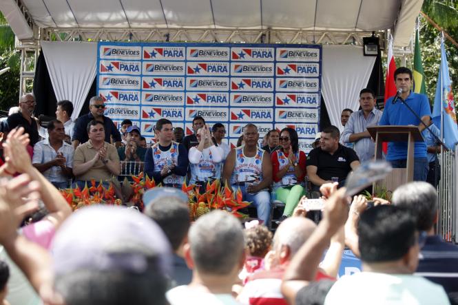 Governador participa da entrega de obra na comunidade de Taiassuí em Benevides.

FOTO: MARCELO SEABRA / AGÊNCIA PARÁ
DATA: 23.02.2019
BENEVIDES - PARÁ <div class='credito_fotos'>Foto: Marcelo Seabra / Ag. Pará   |   <a href='/midias/2019/originais/bd91937c-fc24-4b8f-aa49-2310416b753f.jpg' download><i class='fa-solid fa-download'></i> Download</a></div>