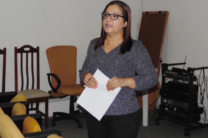 Uma palestra sobre “Saúde e Sexualidade nas Etapas de Vida da Mulher: Questões Relevantes”, proferida pela ginecologista e obstetra Sandra Helena Moraes Leite, marcou nesta quinta-feira (14), no auditório do Laboratório Central do Estado (Lacen-PA), as comemorações pelo Dia Internacional da Mulher - 8 de Março. O evento, que reuniu cerca de 60 servidores, foi organizado pelo Serviço de Atenção à Saúde e Segurança do Trabalhador (SASST), Coordenação da Qualidade e Biossegurança e Comissão de Eventos. A abertura foi feita pela coordenadora do SASST, Micheline Ramos, que definiu o evento como mais uma iniciativa do que preconiza o Programa de Controle Médico de Saúde Ocupacional (PCMSO).
FOTO: ASCOM / SESPA
DATA: 15.03.2019
BELÉM - PA <div class='credito_fotos'>Foto: ASCOM / SESPA | <a href='/midias/2019/originais/bde66d04-fc2d-4014-b90a-debe9be3b90d.jpg' download><i class='fa-solid fa-download'></i> Download</a></div>