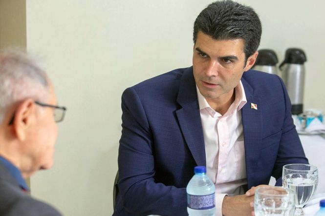 Durante agenda no Pará, nesta quarta (24) e quinta-feira (25), o secretário Especial de Assuntos Estratégicos da Presidência da República, o general reformado do Exército Maynard Marques de Santa Rosa, esteve com autoridades do Estado, membros da iniciativa privada, da academia e da sociedade civil para apresentar a minuta do decreto que irá criar o Grupo de Trabalho Interministerial (GTI) para o planejamento e execução do Programa Barão do Rio Branco (PBRB). Um dos compromissos foi o encontro com o governador Helder Barbalho, nesta quinta.

FOTO: MARCO SANTOS / AGÊNCIA PARÁ
DATA: 25.04.2019
BELÉM - PARÁ <div class='credito_fotos'>Foto: Marco Santos / Ag. Pará   |   <a href='/midias/2019/originais/be225b8b-a579-4c19-8299-5bf9cb1ade2e.jpg' download><i class='fa-solid fa-download'></i> Download</a></div>