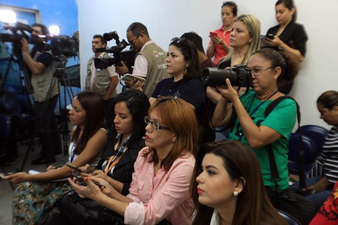 O Estádio Olímpico do Pará, o Mangueirão, será liberado de forma parcial a partir do próximo domingo (27), para a realização dos jogos do Pazarão 2019. A informação foi confirmada pelo Governo do Estado durante coletiva na manhã deste sábado (19). Na ocasião, também foi divulgado o resultado do laudo sobre o desabamento de parte da cobertura do estádio. O incidente ocorreu no último dia 9, quando uma placa de cerca de 50 centímetros desabou do teto, no lado A do estádio.

FOTO: SIDNEY OLIVEIRA/AGÊNCIA PARÁ
DATA: 19.01.2019
BELÉM - PARÁ
 <div class='credito_fotos'>Foto: Sidney Oliveira/Ag. Pará   |   <a href='/midias/2019/originais/bead879b-9115-4c57-8f3f-349c52b19b04.jpg' download><i class='fa-solid fa-download'></i> Download</a></div>