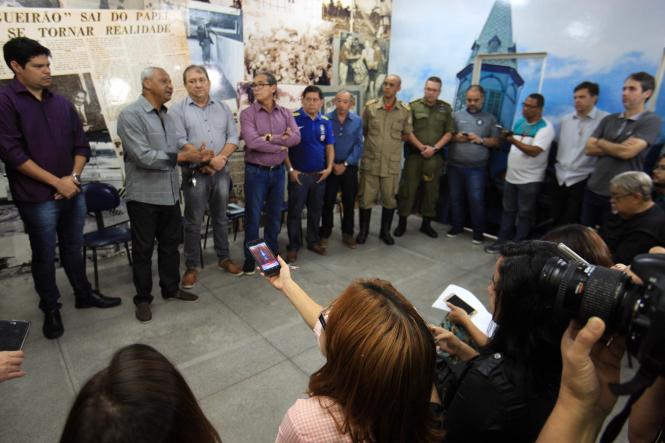 O Estádio Olímpico do Pará, o Mangueirão, será liberado de forma parcial a partir do próximo domingo (27), para a realização dos jogos do Pazarão 2019. A informação foi confirmada pelo Governo do Estado durante coletiva na manhã deste sábado (19). Na ocasião, também foi divulgado o resultado do laudo sobre o desabamento de parte da cobertura do estádio. O incidente ocorreu no último dia 9, quando uma placa de cerca de 50 centímetros desabou do teto, no lado A do estádio.

FOTO: SIDNEY OLIVEIRA/AGÊNCIA PARÁ
DATA: 19.01.2019
BELÉM - PARÁ
 <div class='credito_fotos'>Foto: Sidney Oliveira/Ag. Pará   |   <a href='/midias/2019/originais/bec1bba6-3910-485c-b383-8c3bae6467ab.jpg' download><i class='fa-solid fa-download'></i> Download</a></div>